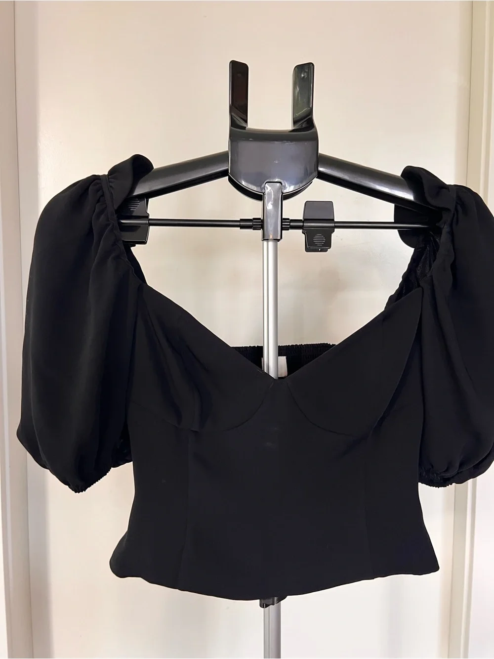 Wilfred  Black Puffu-Sleeve Sweetheart Crop Top - Picture 4 of 7